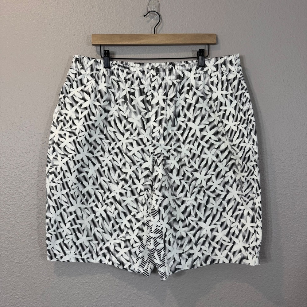 Lands' End Women's Plus Size 18W Black White Floral Mid Rise Pull On Shorts